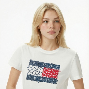  Tommy Jeans Regular Floral Flag Kadın Beyaz T-Shirt