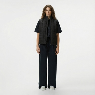  Lacoste Kadın Regular Fit Dik Yaka Kapitone Siyah Yelek