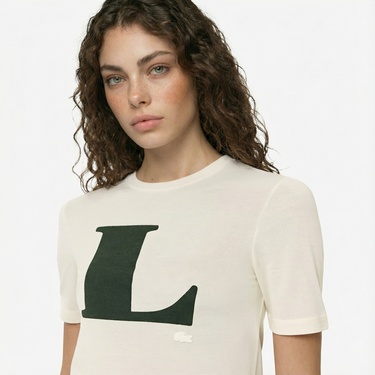  Lacoste Runway Kadın Bisiklet Yaka Baskılı İpek Beyaz T-Shirt