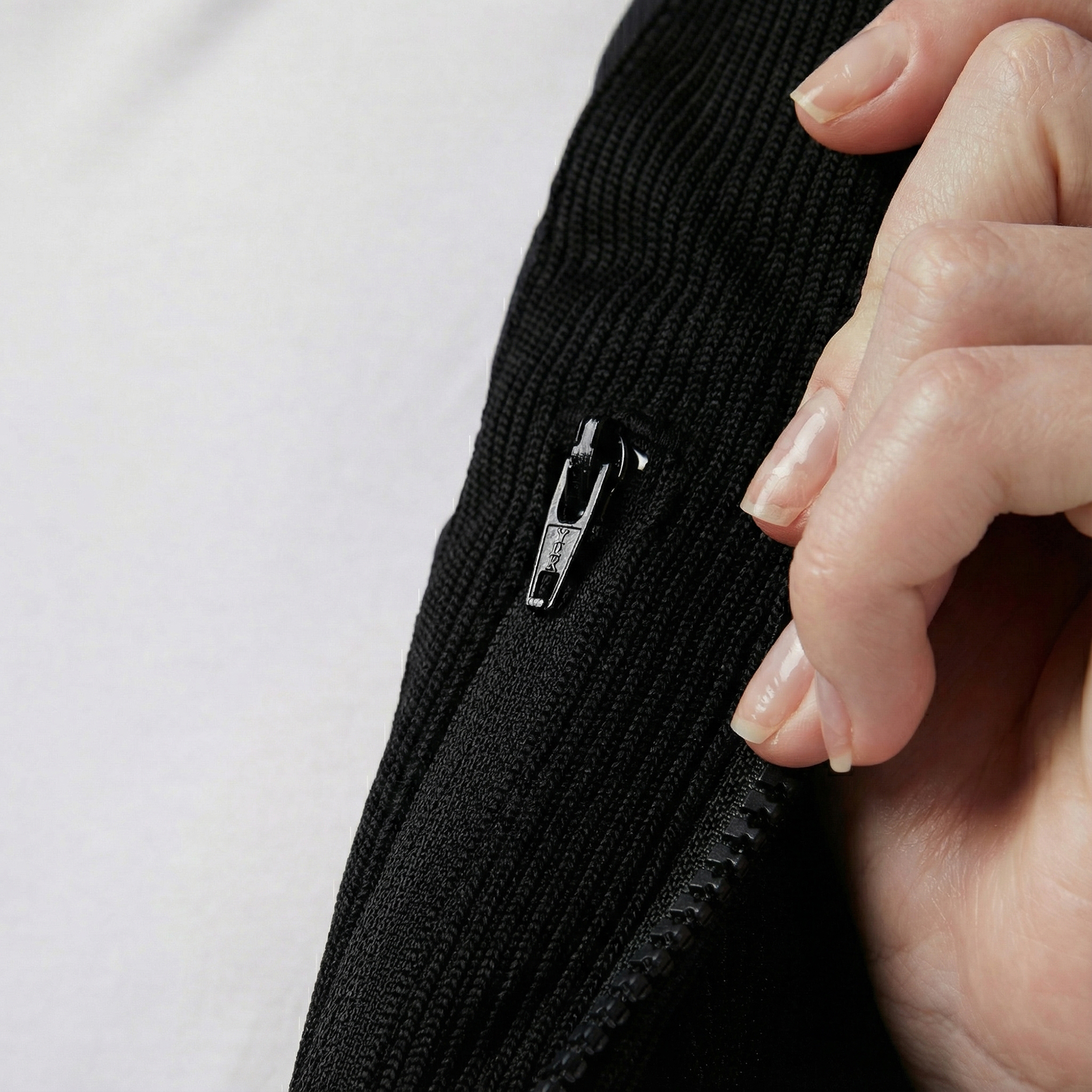  Lacoste Kadın Kapüşonlu Siyah Mont