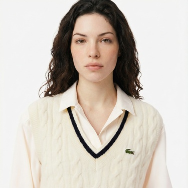  Lacoste Kadın Classic Fit V Yaka Krem Süveter