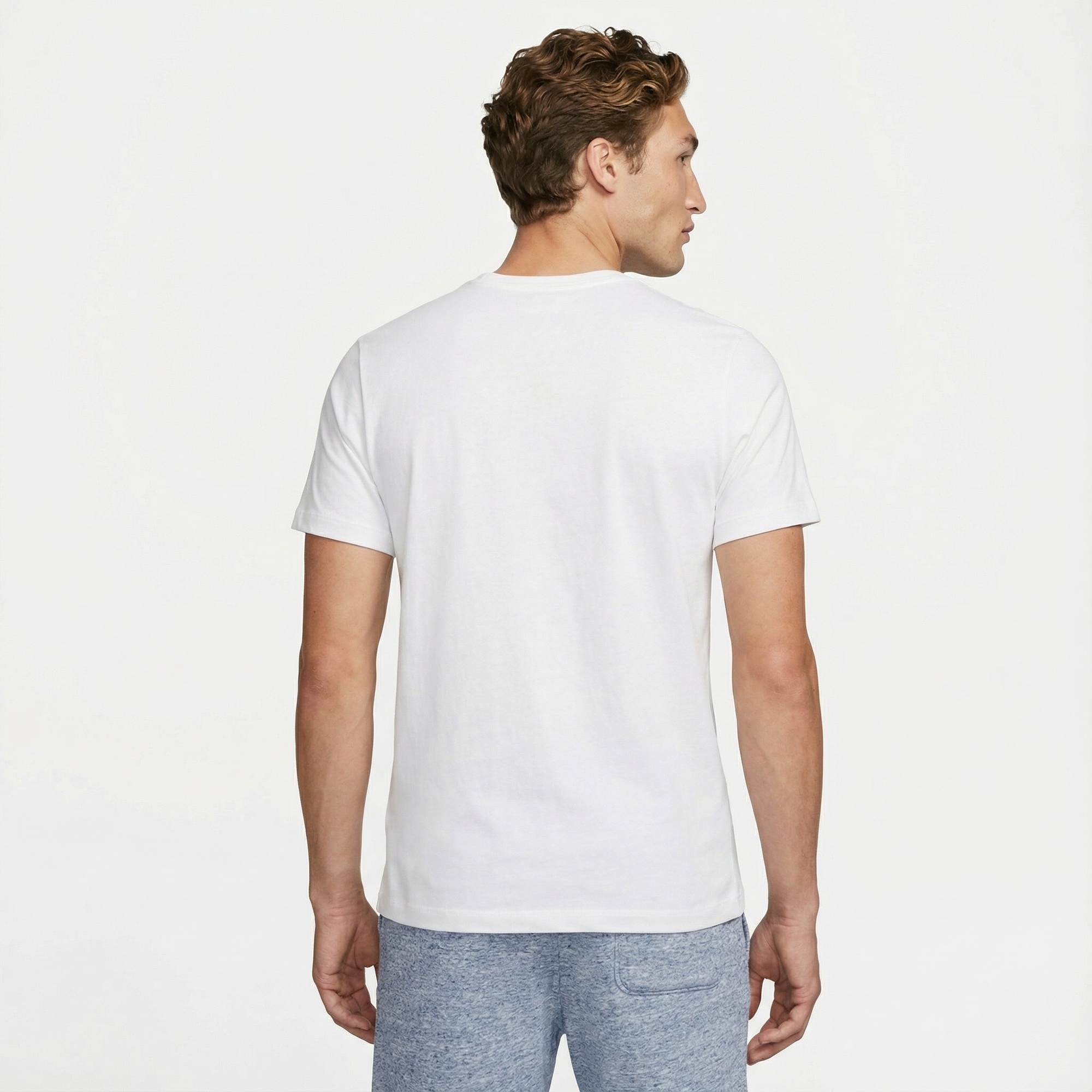 Nike Sportswear Club Erkek Beyaz T-Shirt