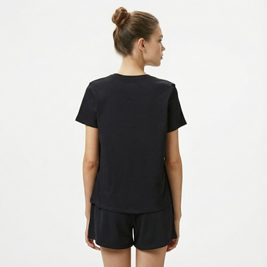  Nike Sportswear Essential Icon Futuraa Kadın Siyah T-Shirt