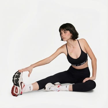  Nike Dri-Fit Indy Hafif Destekli Kadın Siyah Bra