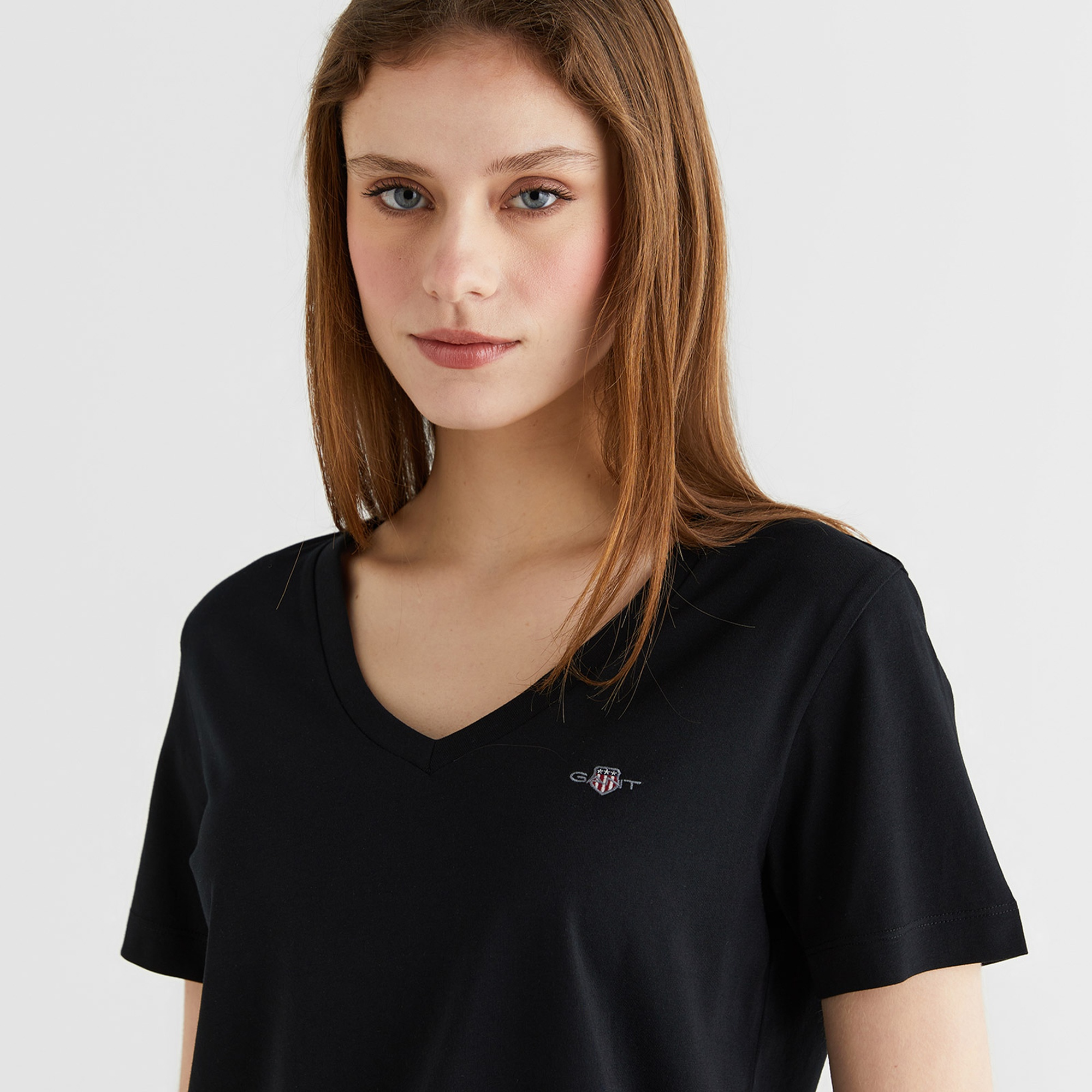 GANT Kadın Siyah V Yaka Regular Fit Logolu T-Shirt