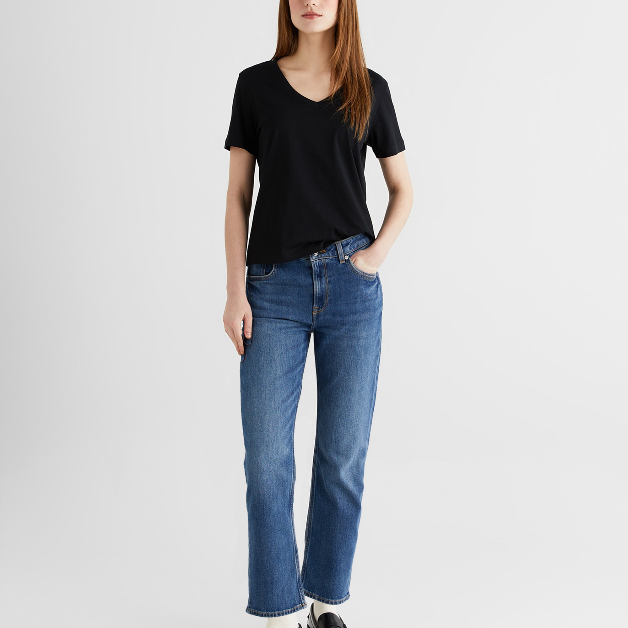 GANT Kadın Siyah V Yaka Regular Fit Logolu T-Shirt