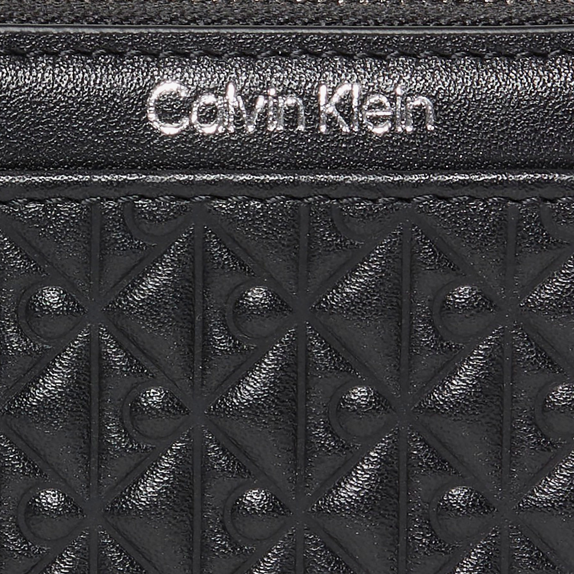 Calvin Klein Emblem Embossed Zip Around Kadın Siyah Cüzdan