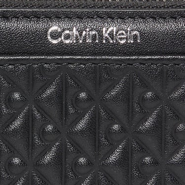 Calvin Klein Emblem Embossed Zip Around Kadın Siyah Cüzdan