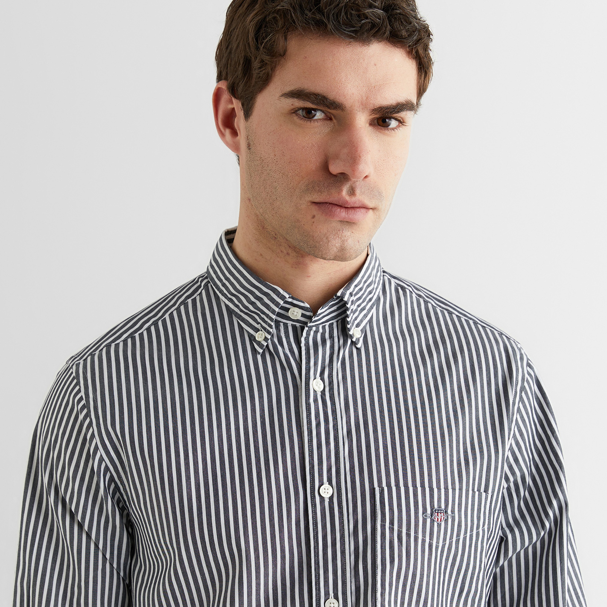 GANT Erkek Siyah Regular Fit Düğmeli Yaka Çizgili Poplin Gömlek