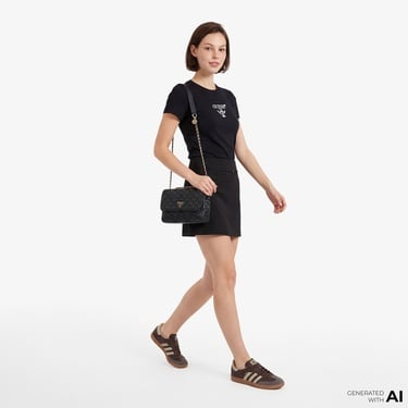  Guess Colette Aktif Slim Fit Kadın Krem T-Shirt