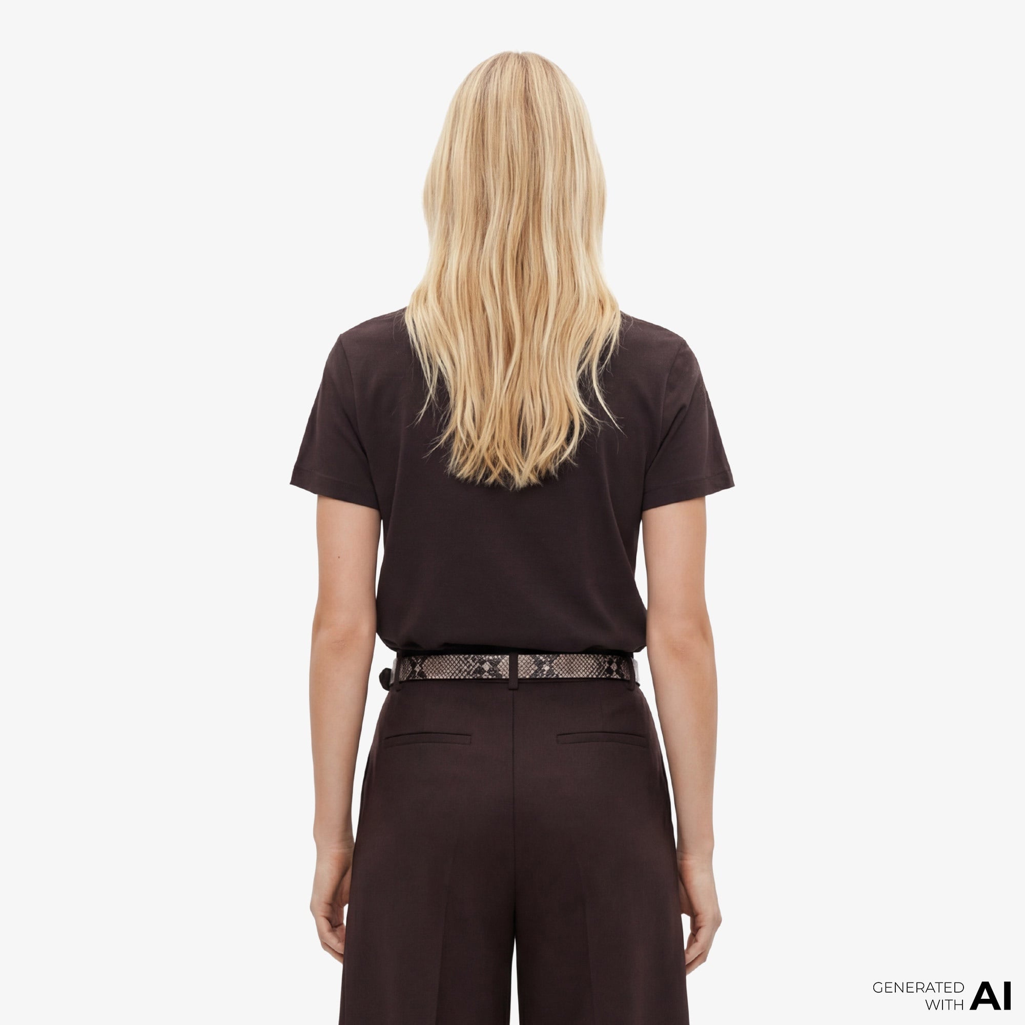 Guess Sonia Aktif Modal Karışımlı Slim Fit Kadın Kahverengi T-Shirt