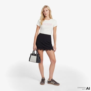  Guess Giuditta Aktif Regular Fit Kadın Beyaz T-Shirt