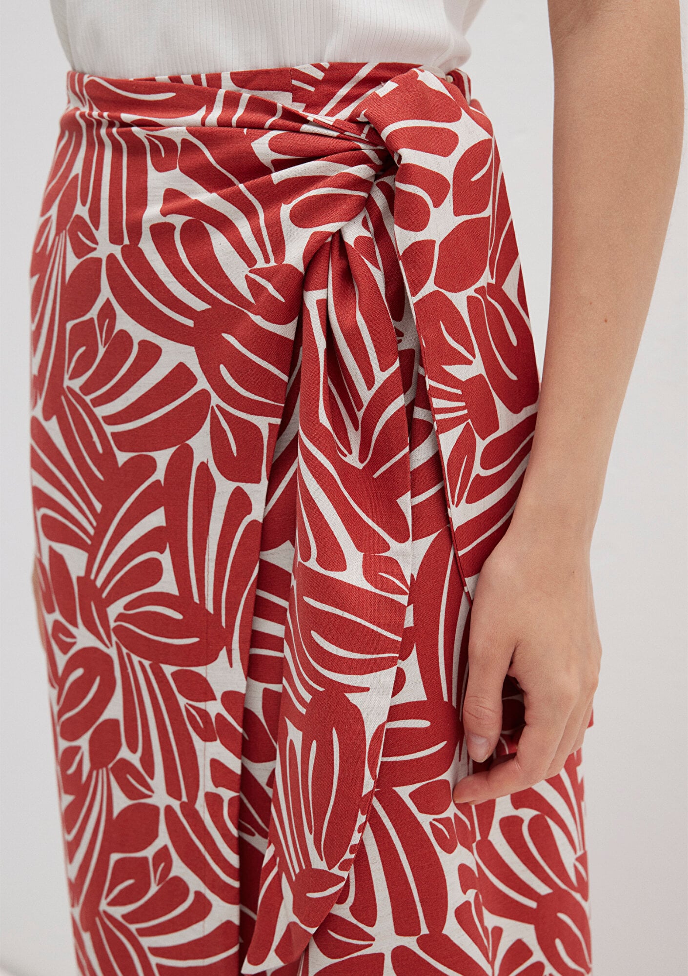 Mavi Bağlama Detaylı Baskılı Kırmızı Etek 1310765-91314