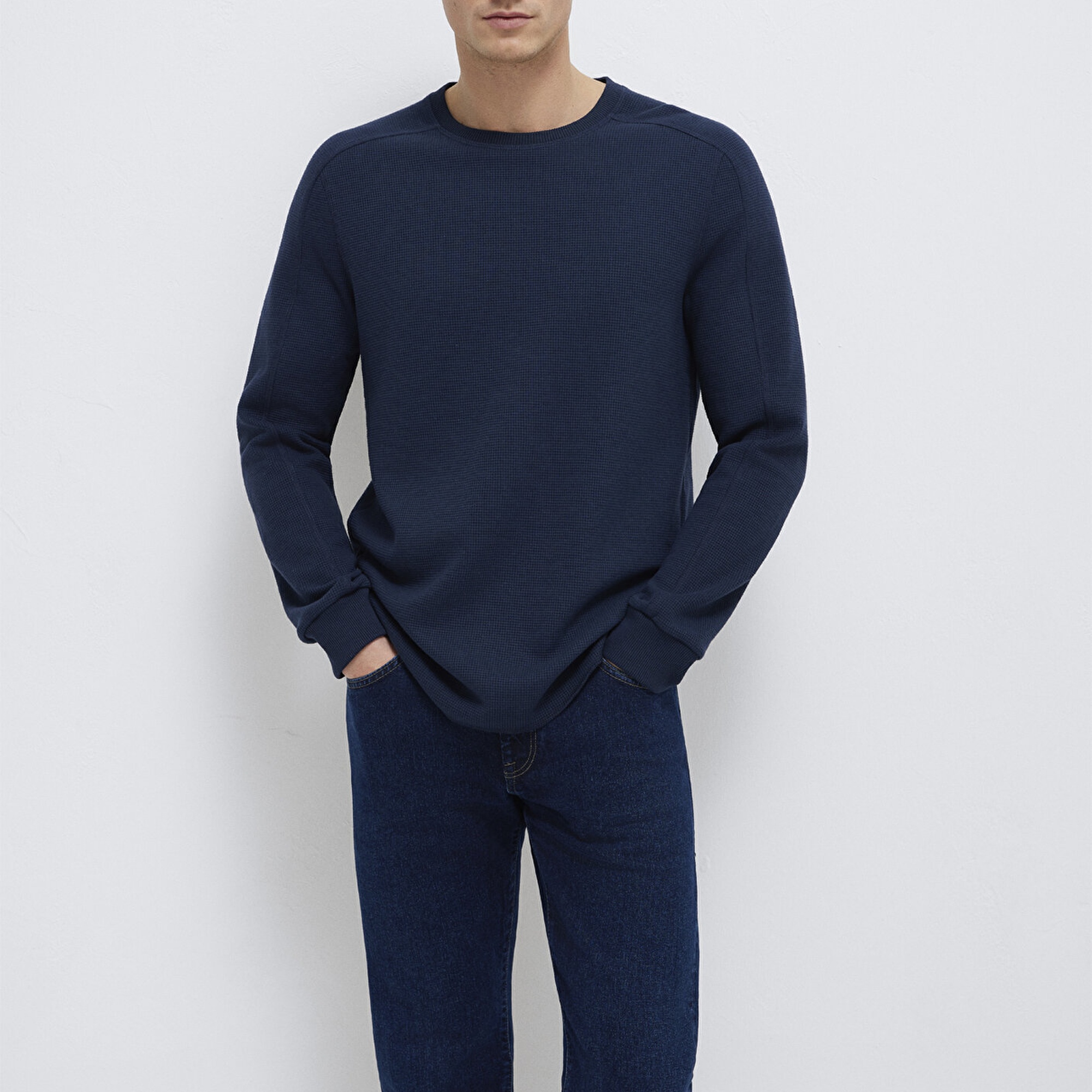 Mavi Uzun Kollu Dokulu Lacivert Basic Tişört Slim Fit / Dar Kesim 0610106-70490