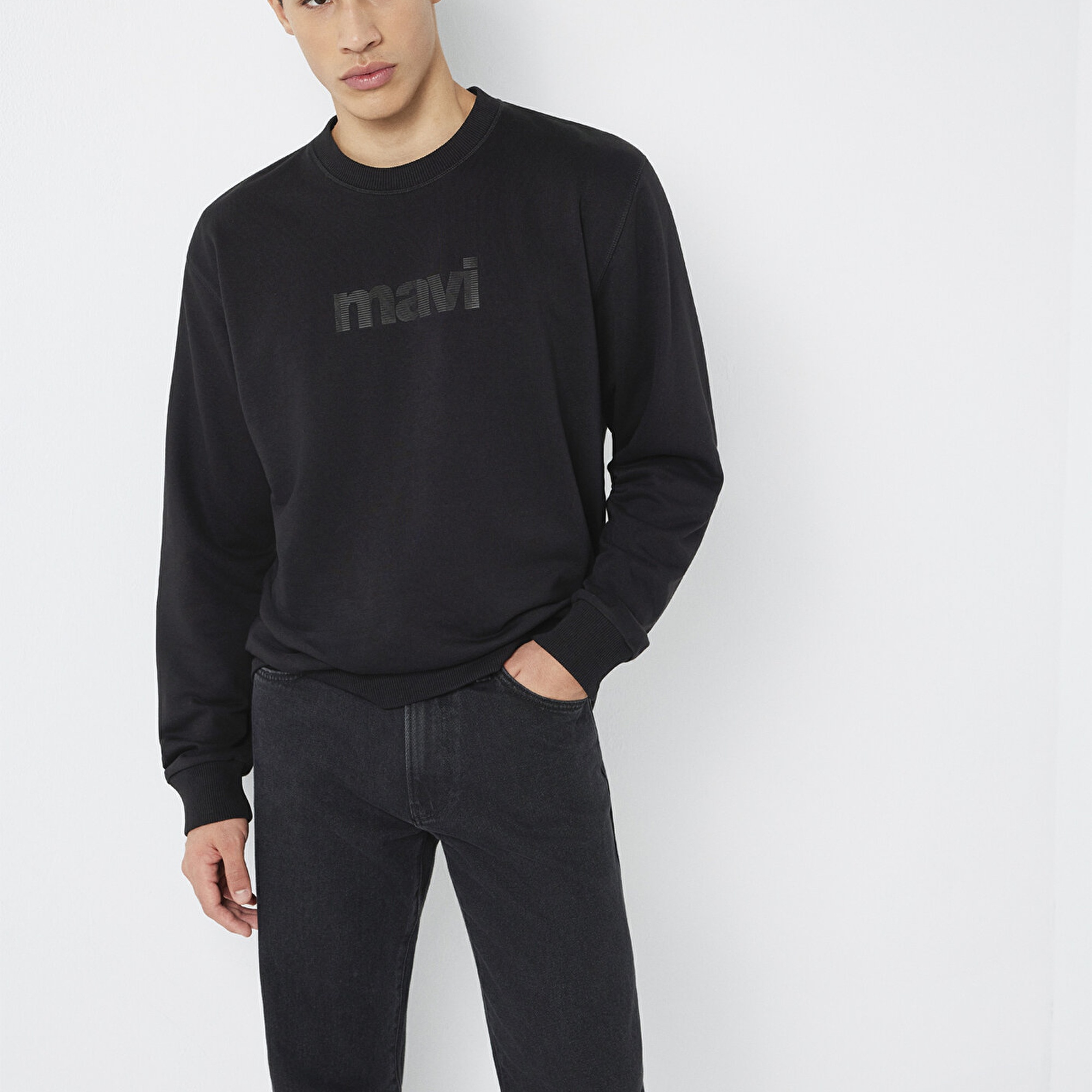 Mavi Bisiklet Yaka Siyah Sweatshirt 0S10551-900