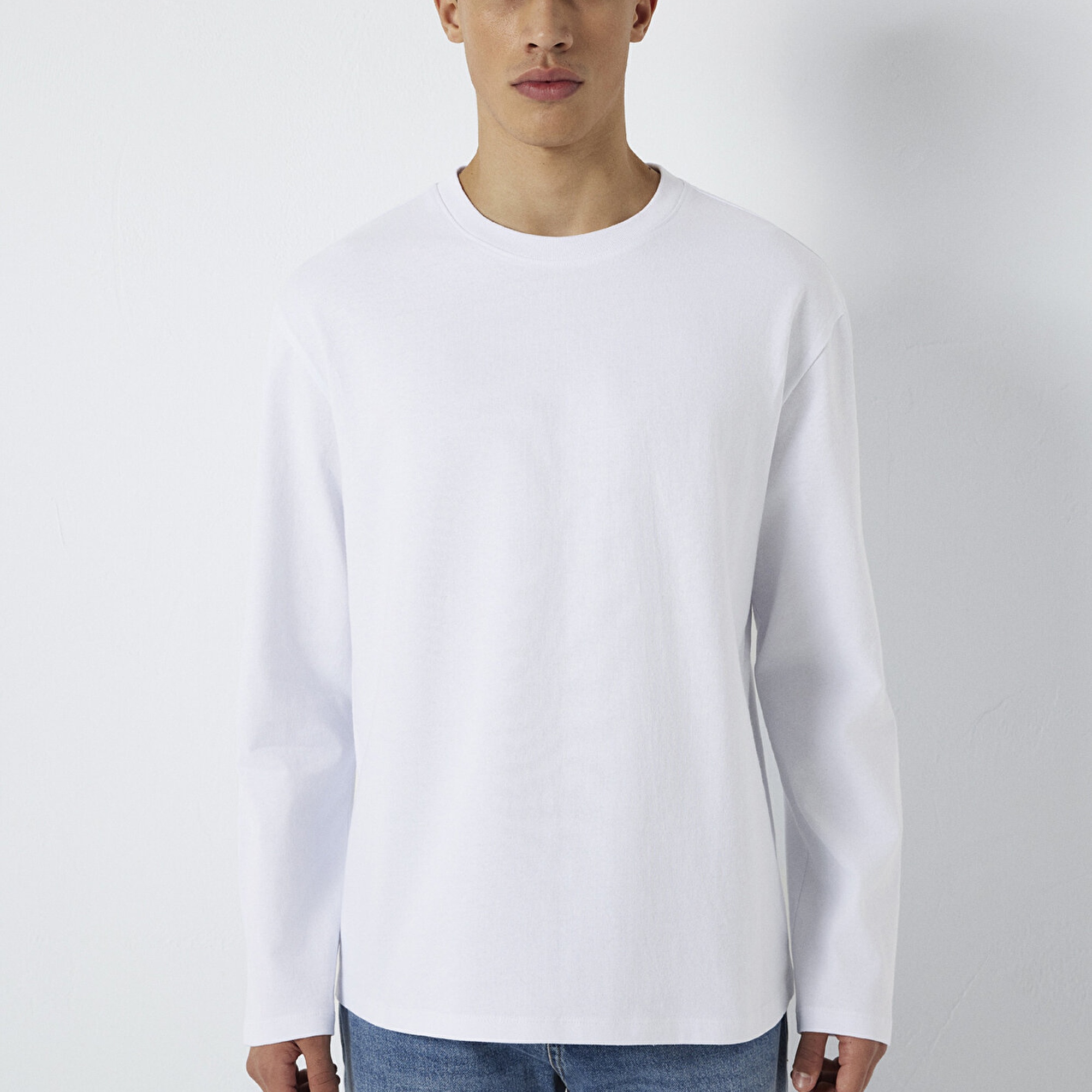 Mavi Uzun Kollu Beyaz Basic Tişört Loose Fit / Bol Rahat Kesim 0613170-620