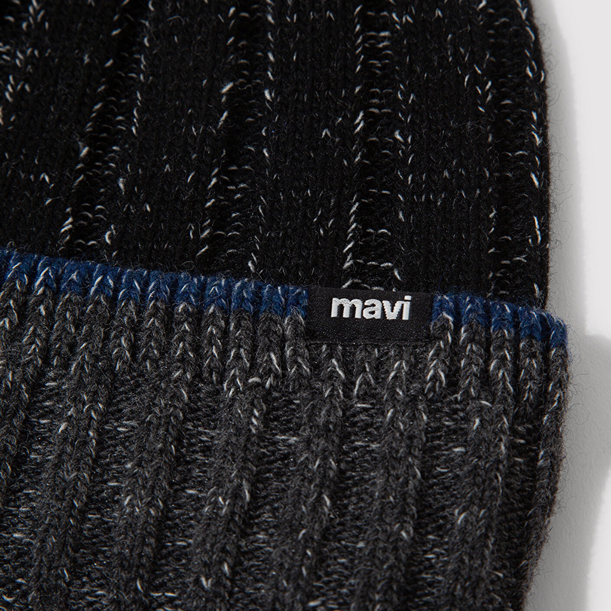 Mavi Yün Karışımlı Siyah Bere 0912003-900