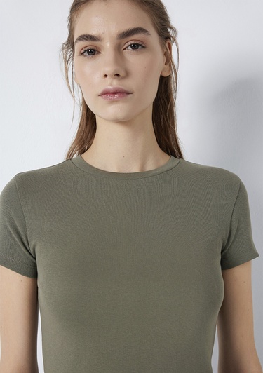  Mavi Bisiklet Yaka Yeşil Basic Tişört Crop / Kısa Kesim 1600814-86961