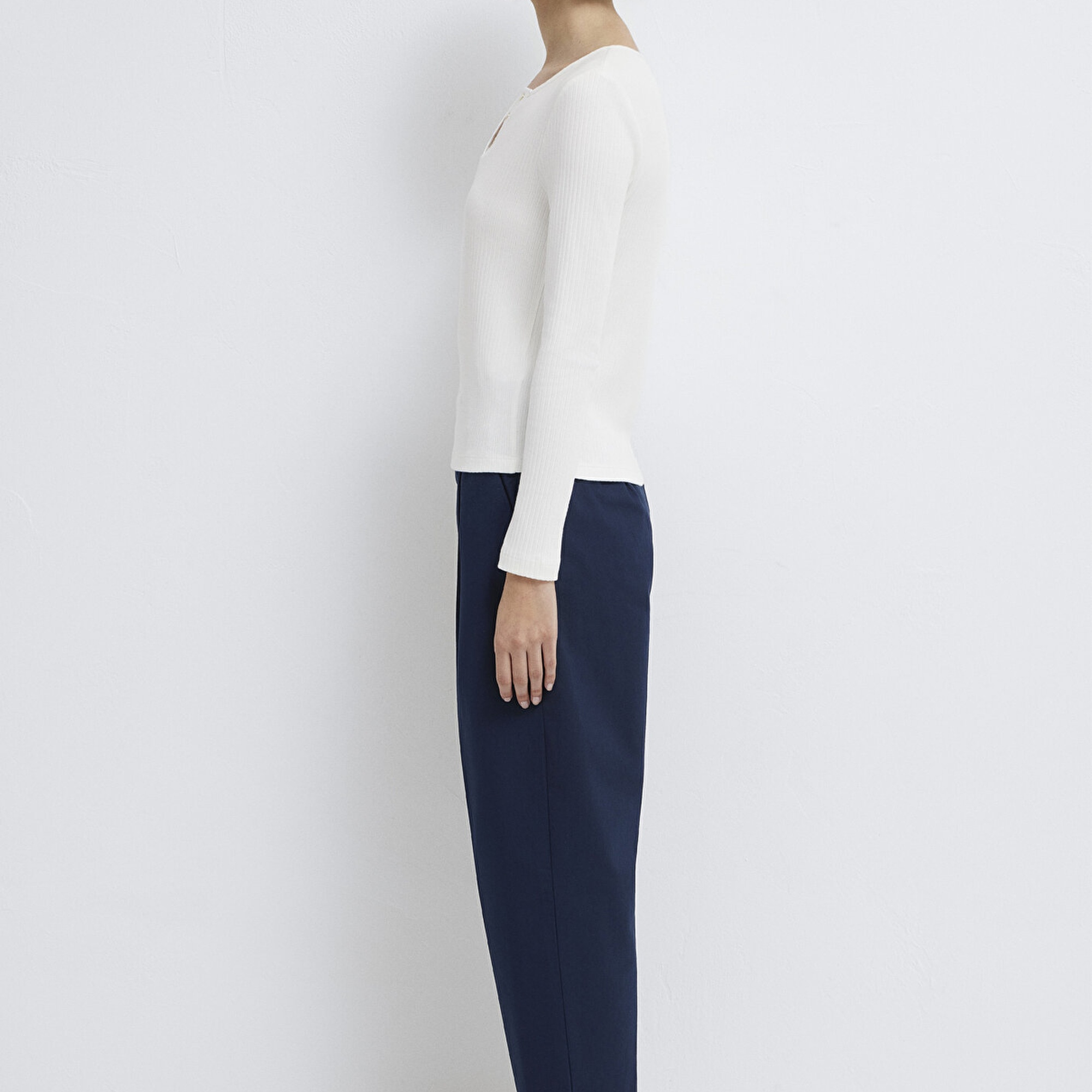 Mavi Uzun Kollu Düğme Detaylı Ekru Tişört Slim Fit / Dar Kesim 1613756-70057