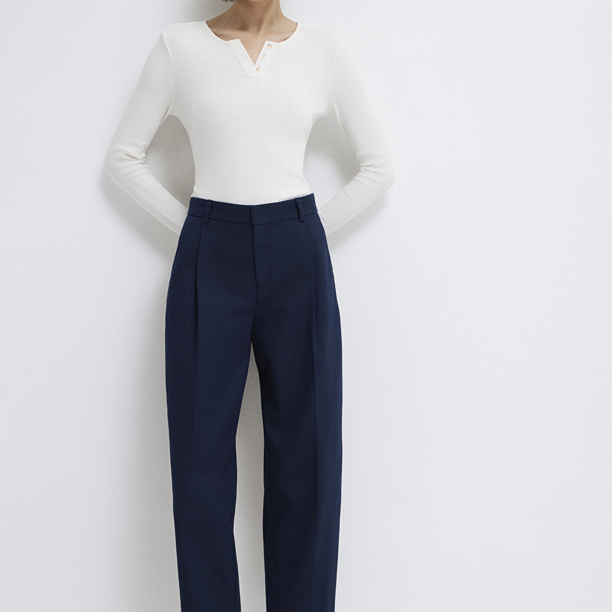 Mavi Uzun Kollu Düğme Detaylı Ekru Tişört Slim Fit / Dar Kesim 1613756-70057