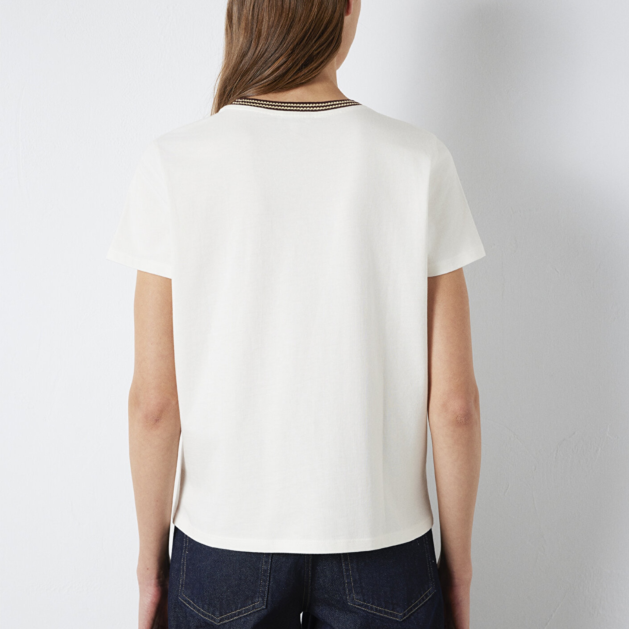 Mavi Yaka Detaylı Ekru Tişört Semi Slim Fit / Yarı Dar Kesim 1613747-70048