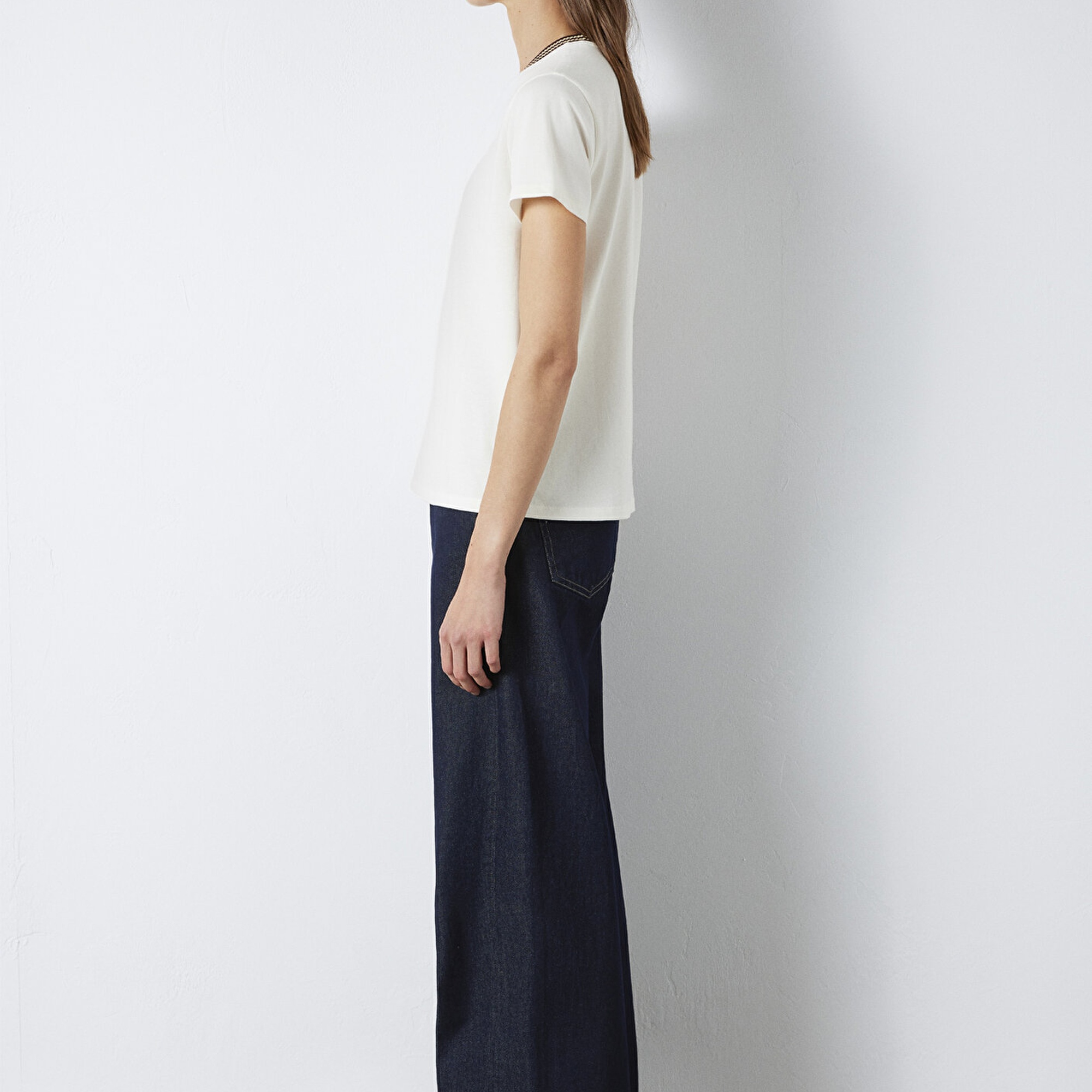 Mavi Yaka Detaylı Ekru Tişört Semi Slim Fit / Yarı Dar Kesim 1613747-70048