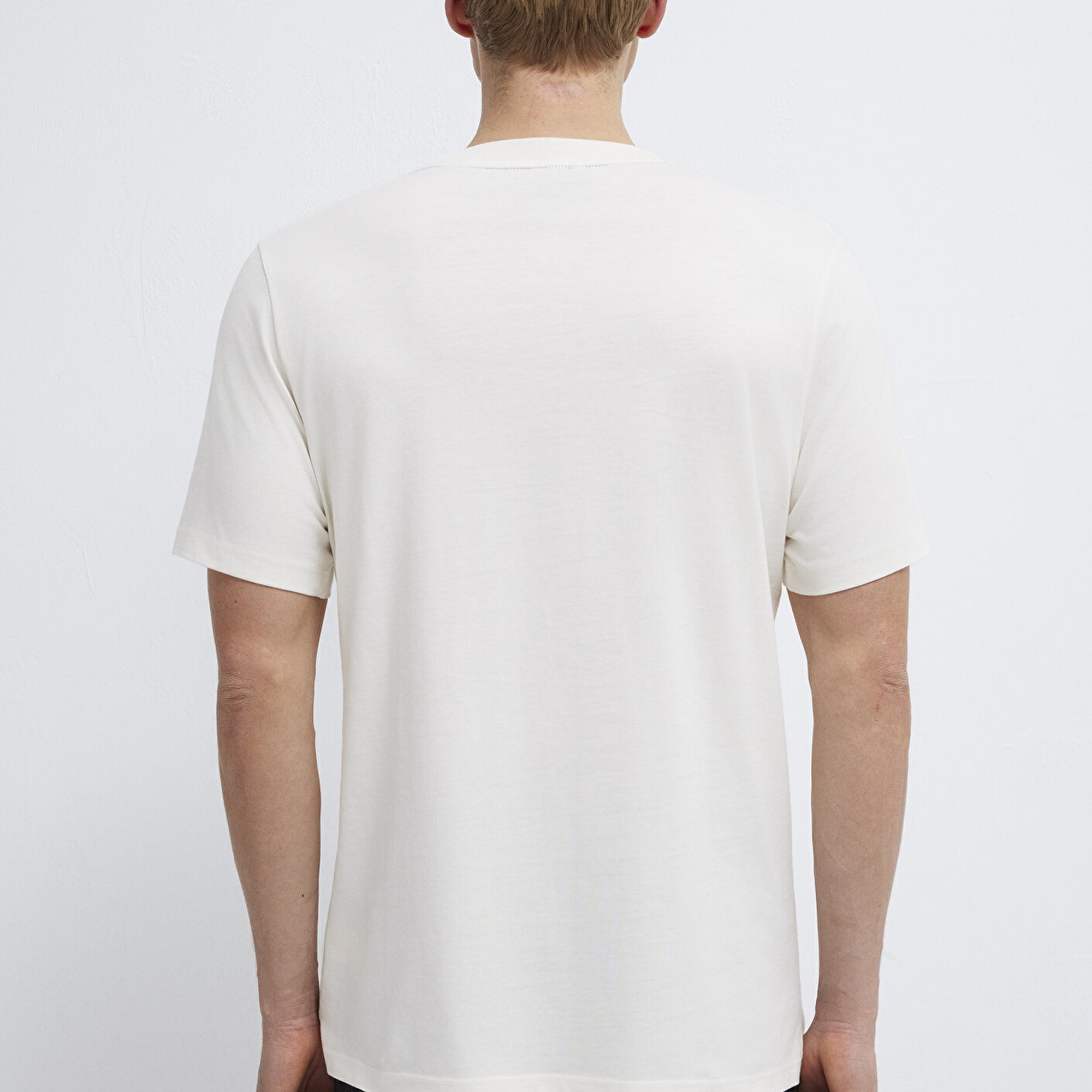 Mavi Mavi Black Ekru Tişört Regular Fit / Normal Kesim 0613131-70057