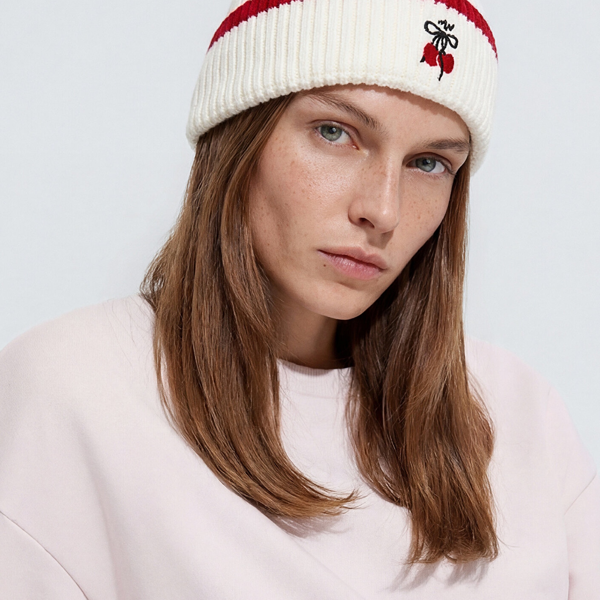 Mavi İşlemeli Ekru Bere 1913832-34523