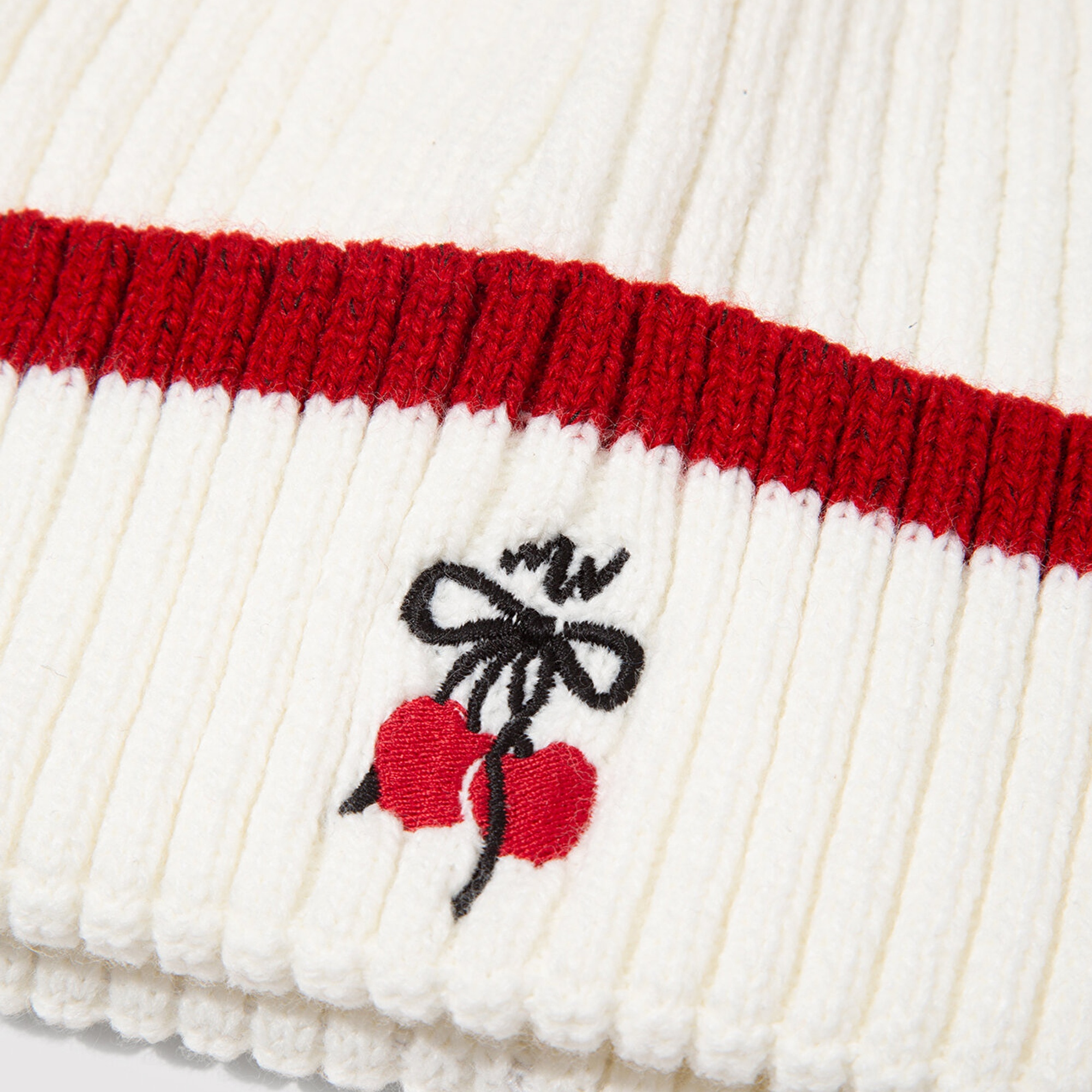 Mavi İşlemeli Ekru Bere 1913832-34523