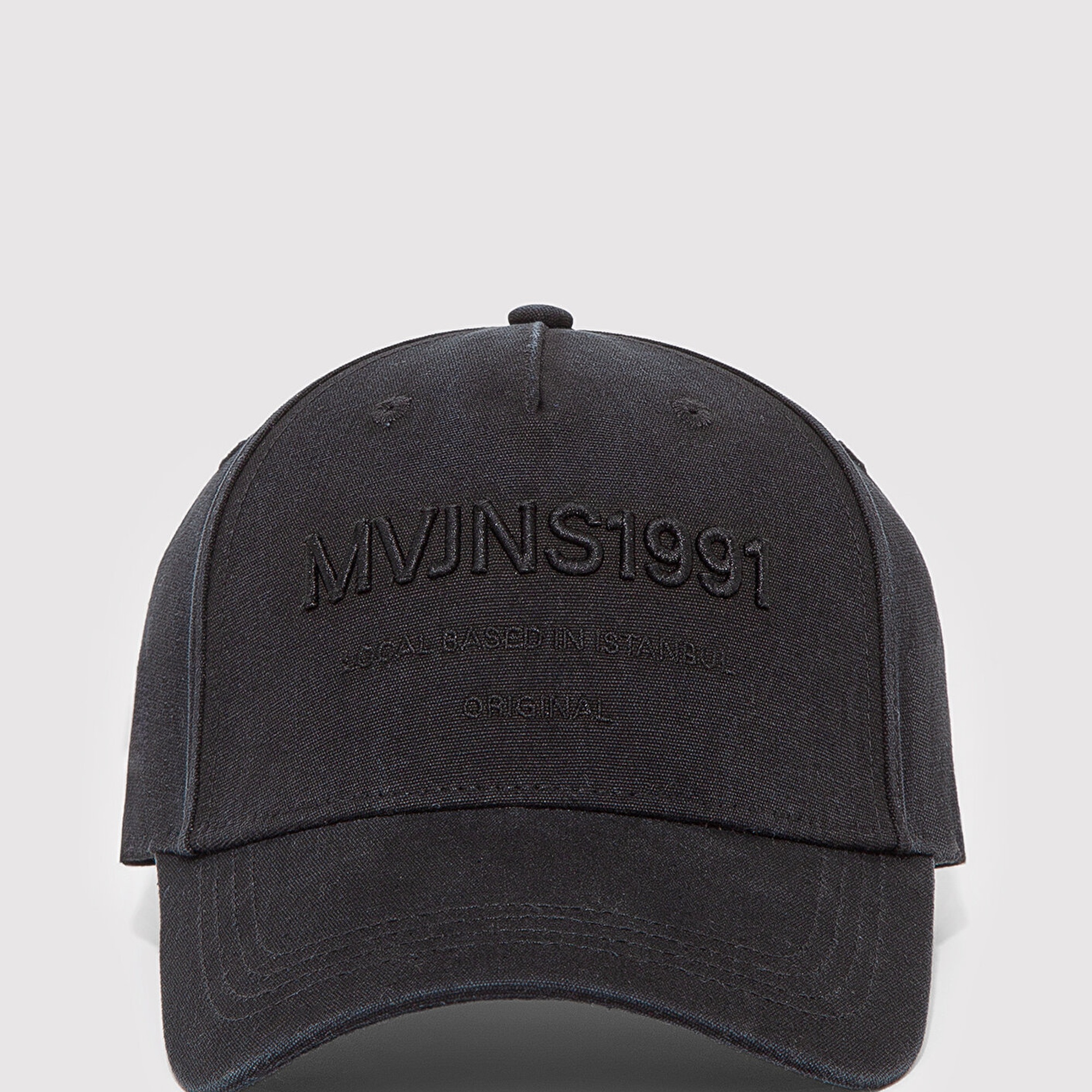 Mavi Nakışlı Siyah Şapka 0911807-900