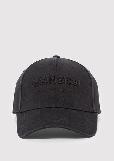  Mavi Nakışlı Siyah Şapka 0911807-900