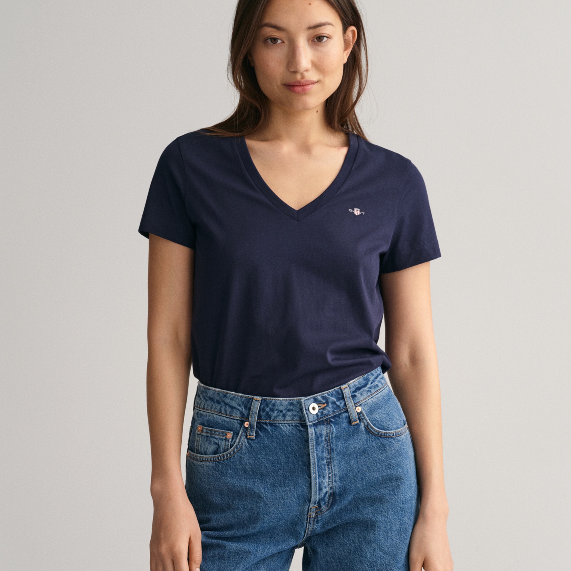 GANT Kadın Mavi V Yaka Regular Fit Logolu T-Shirt