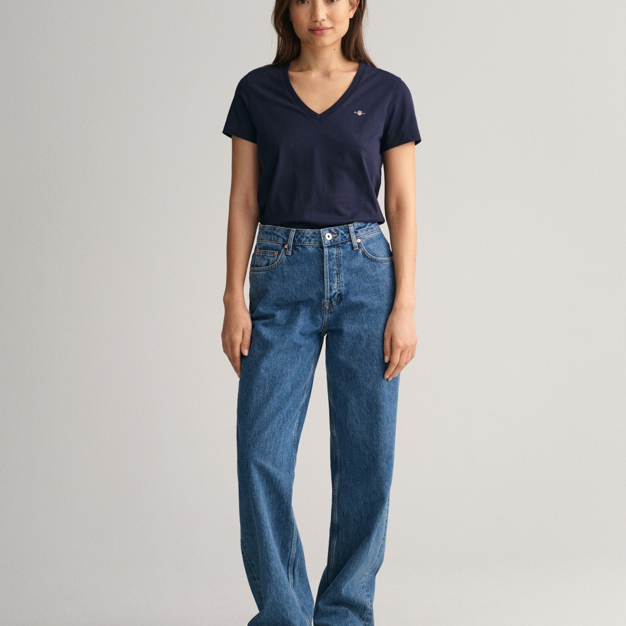 GANT Kadın Mavi V Yaka Regular Fit Logolu T-Shirt