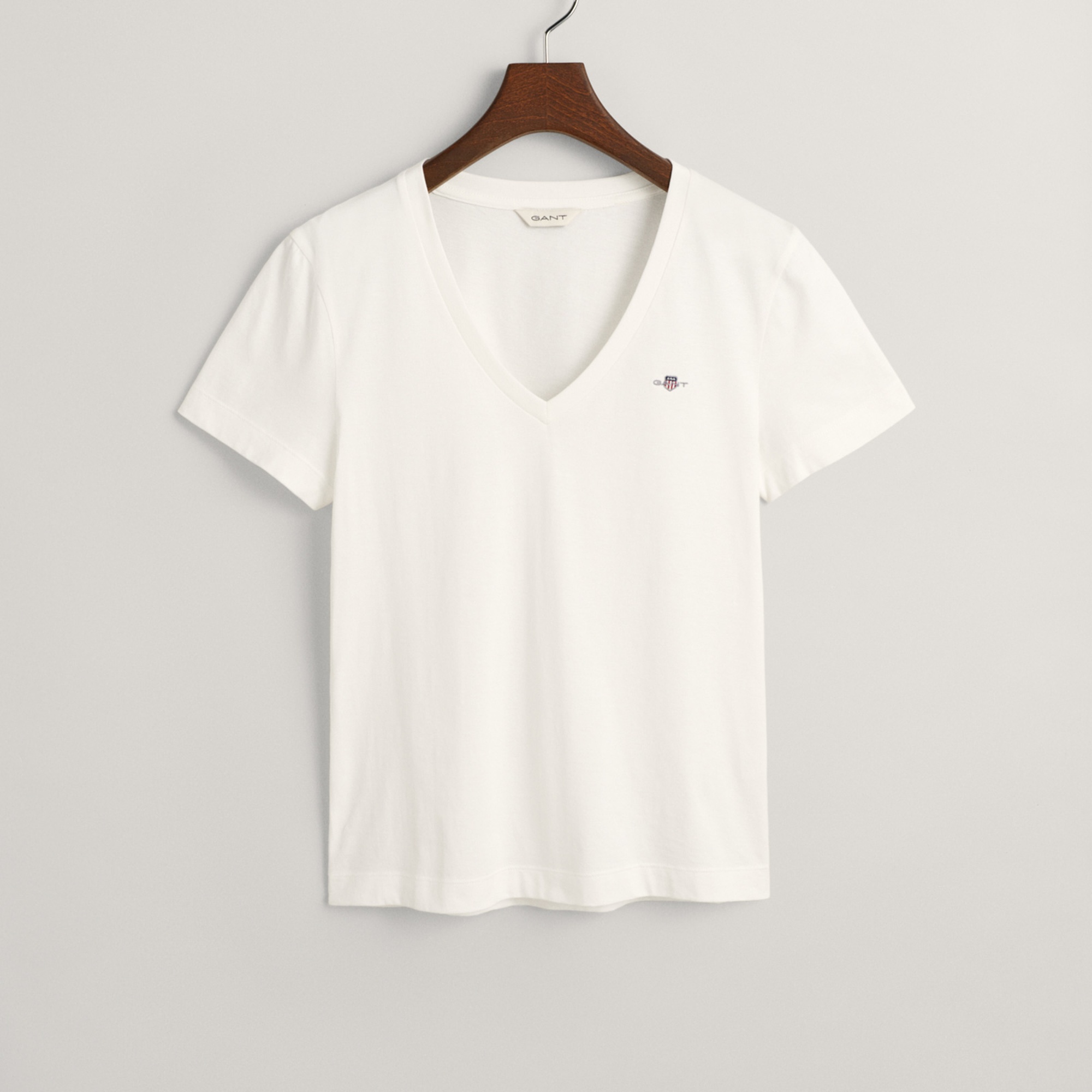 GANT Kadın Beyaz V Yaka Regular Fit Logolu T-Shirt