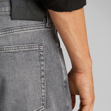  Calvin Klein Slim Taper Erkek Gri Jean