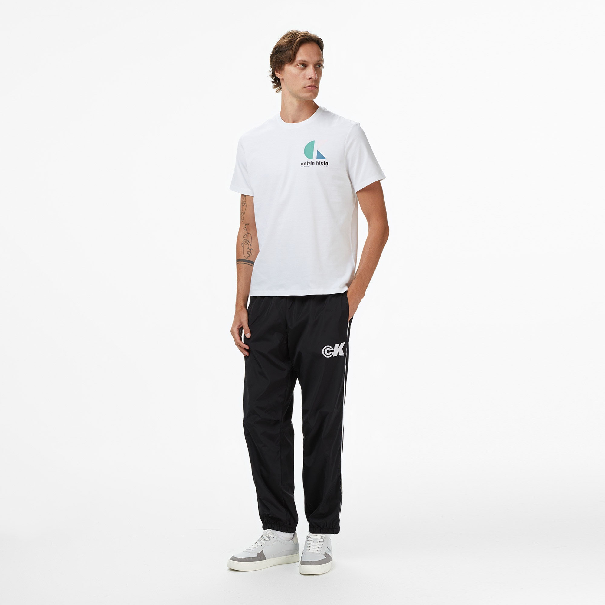 Calvin Klein Bauhaus Logo Graphic Erkek Beyaz T-Shirt