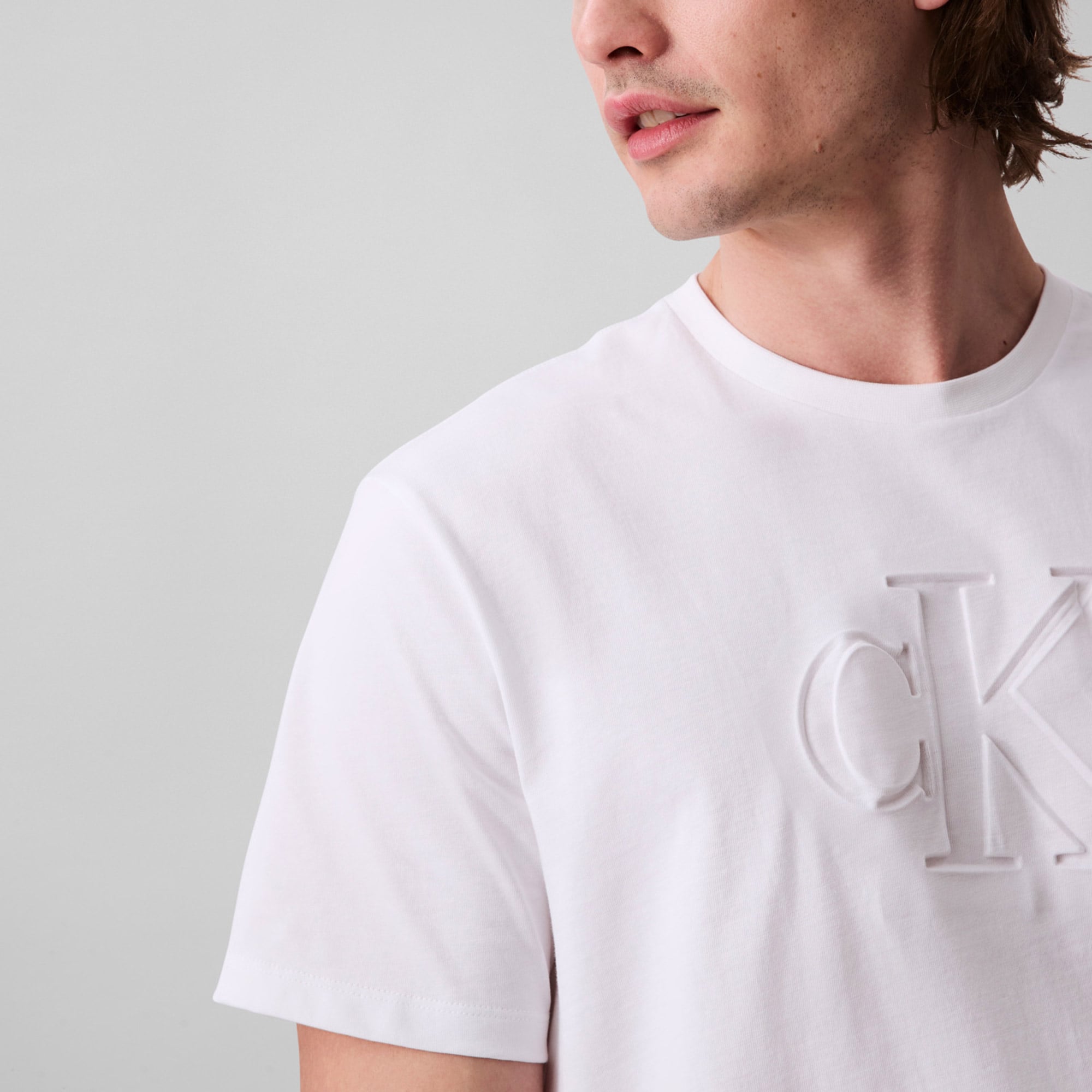  Calvin Klein Deboss Mono Graphic Erkek Beyaz T-Shirt