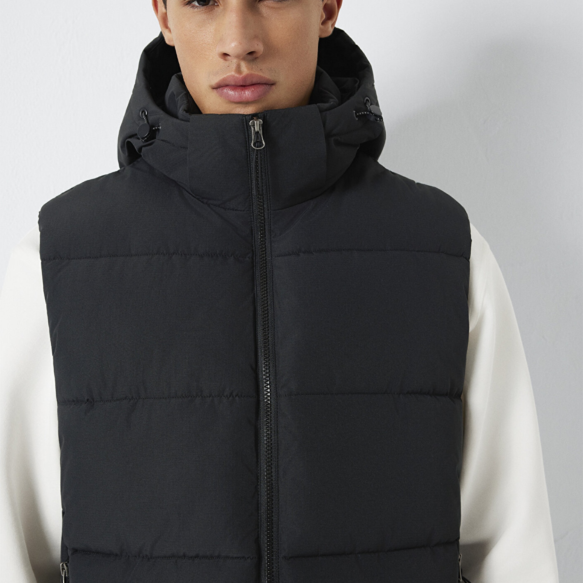 Mavi Kapüşonlu Siyah Yelek  0110744-71379