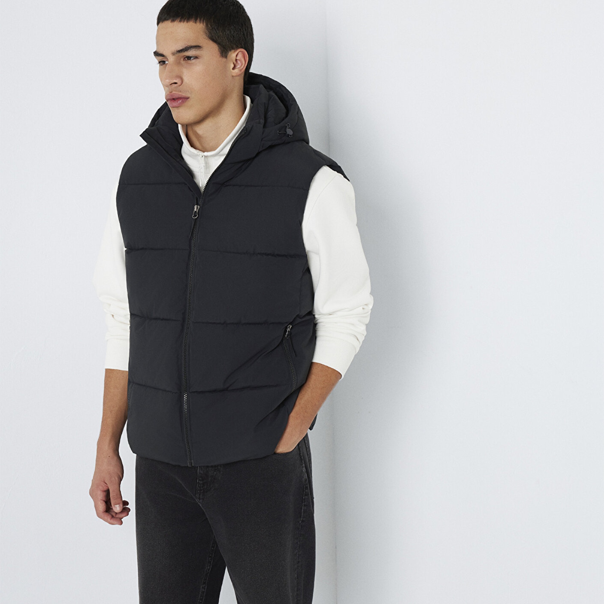 Mavi Kapüşonlu Siyah Yelek  0110744-71379