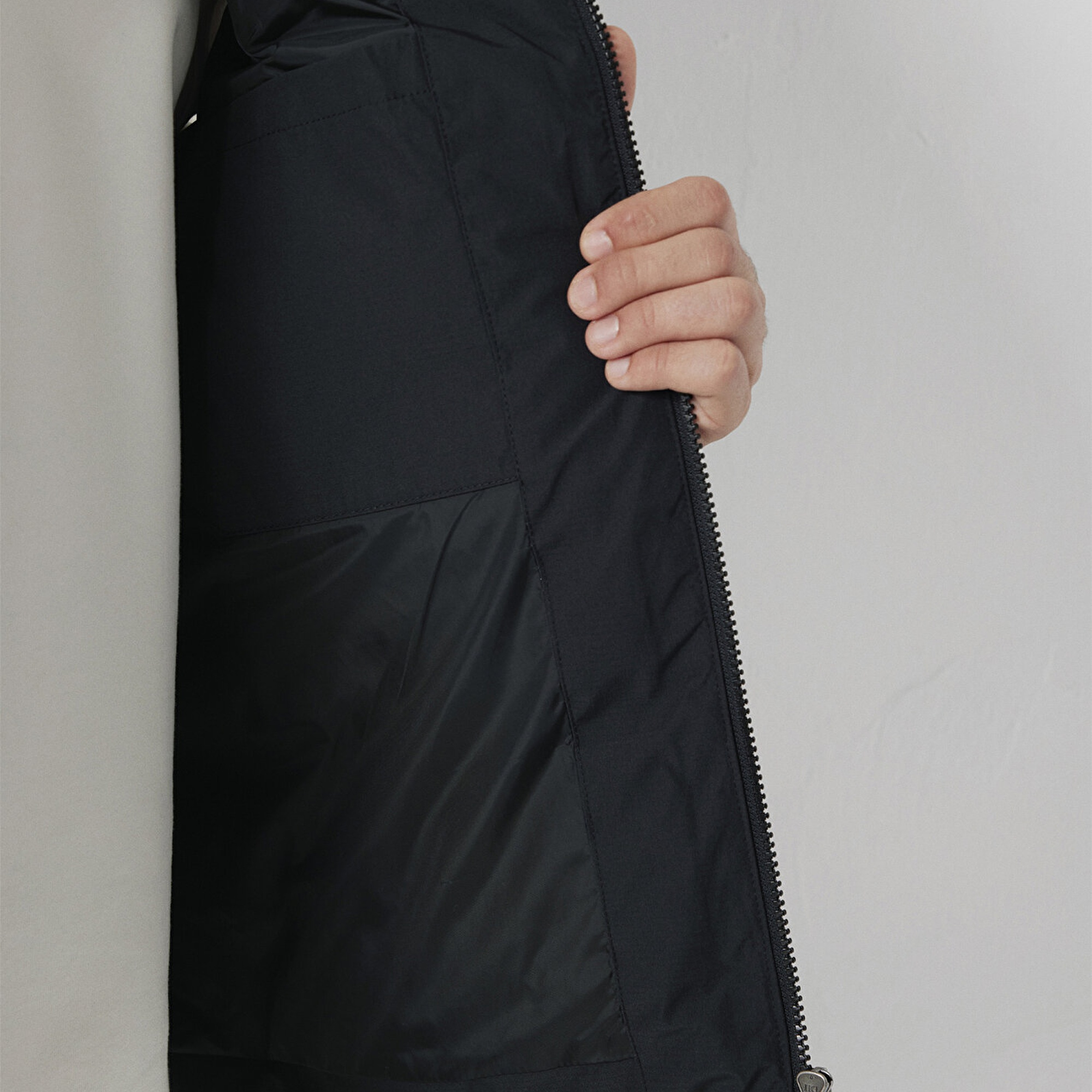 Mavi Kapüşonlu Siyah Yelek  0110744-71379