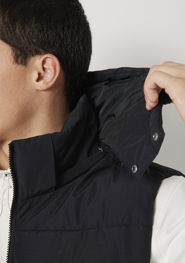  Mavi Kapüşonlu Siyah Yelek  0110744-71379