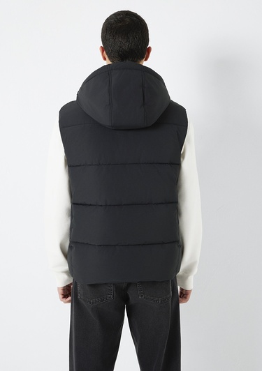  Mavi Kapüşonlu Siyah Yelek  0110744-71379