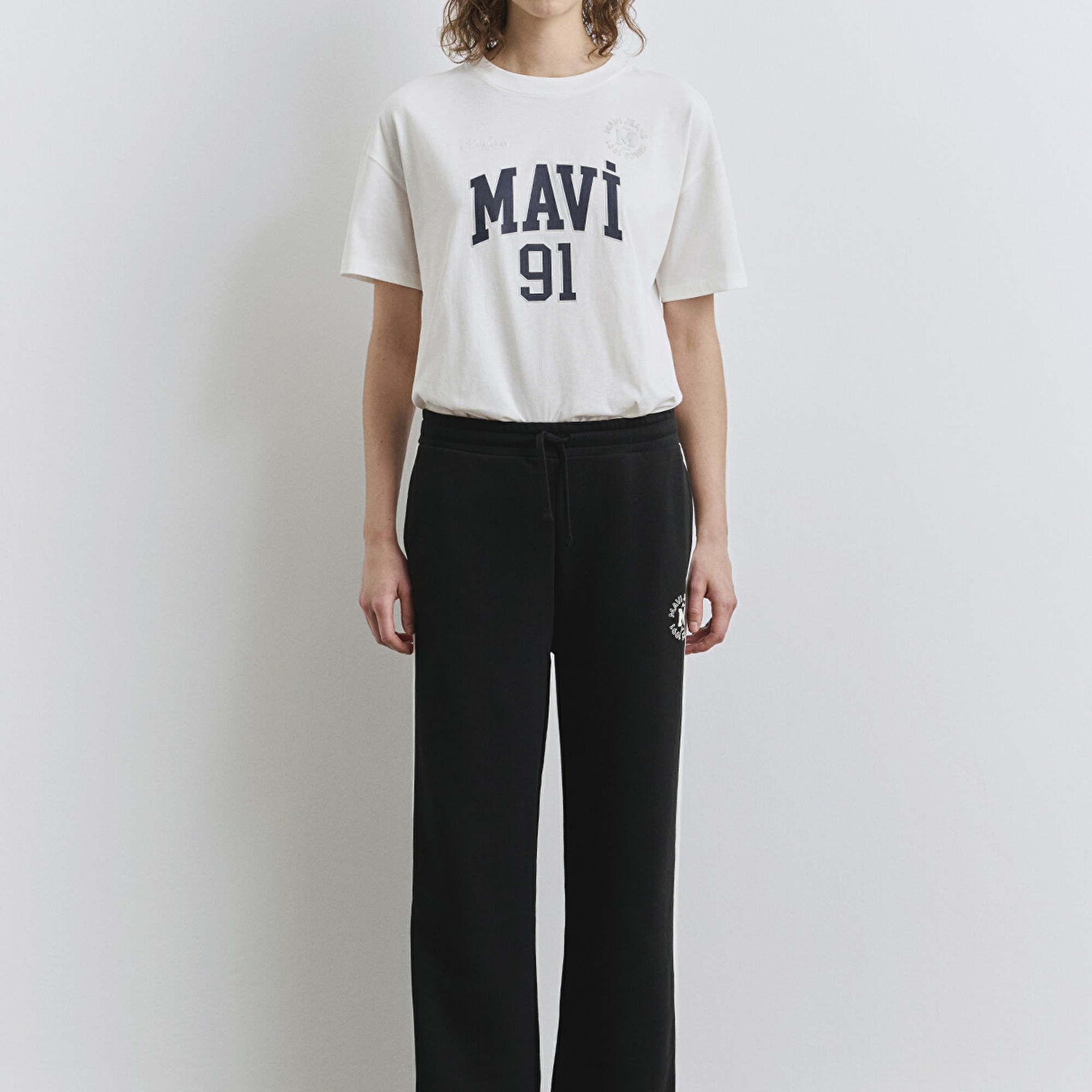 Mavi Mavi Logo Şerit Detaylı Siyah Eşofman Altı 1011038-900