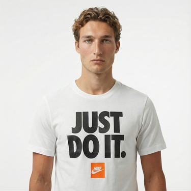  Nike Sporstwear Verbiage Erkek Beyaz T-Shirt