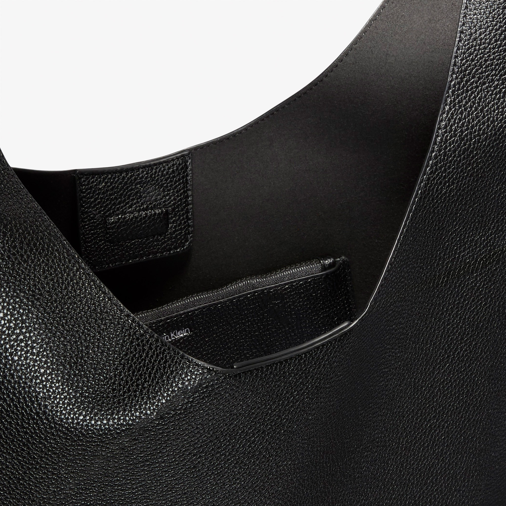Calvin Klein Slouchy Pebble Medium Kadın Siyah Omuz Çantası