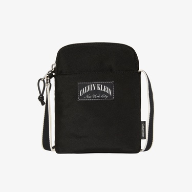  Calvin Klein Graphic Capsule Reporter Erkek Siyah Çapraz Çanta