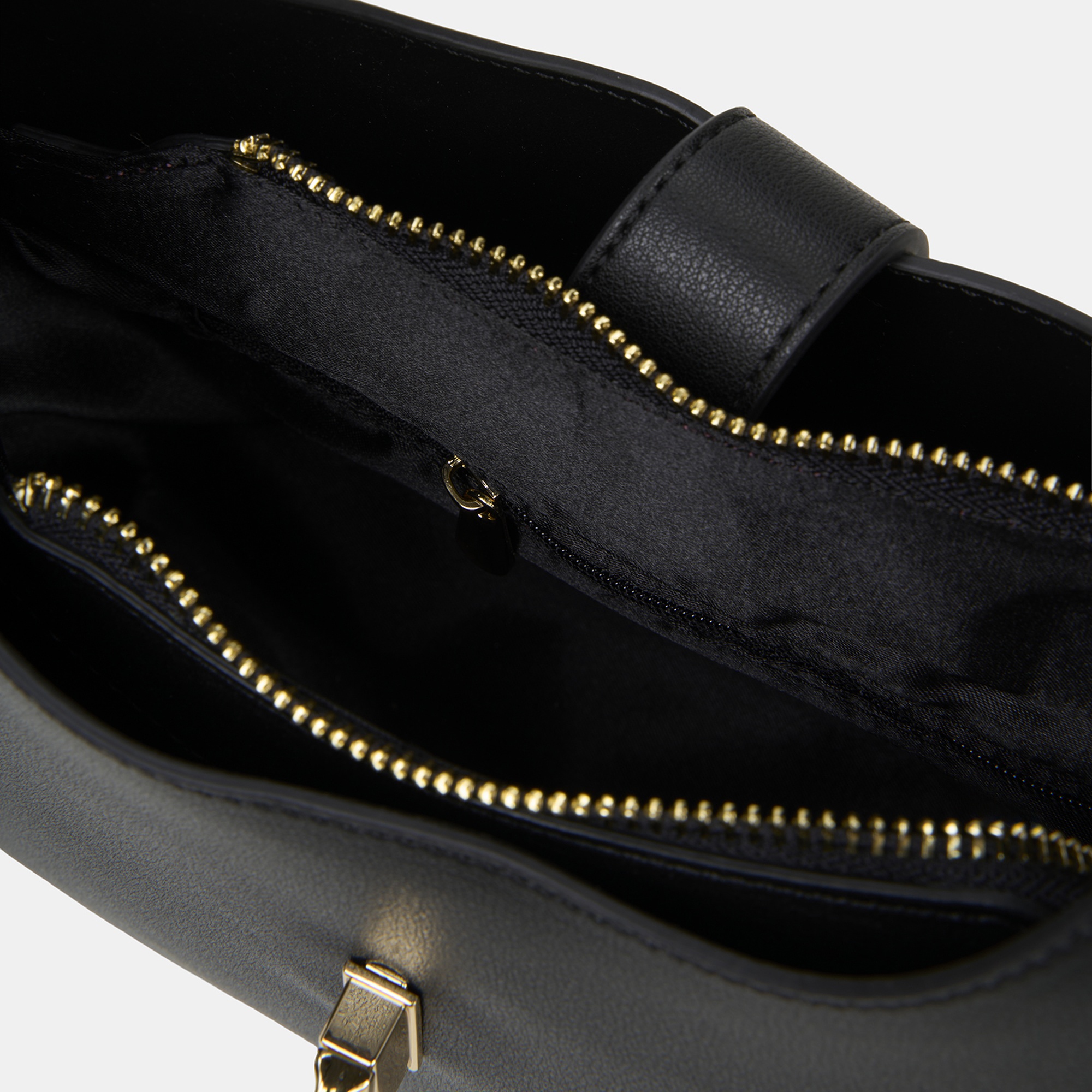 Kadın Siyah Gold Kilit Detaylı Omuz Çantası