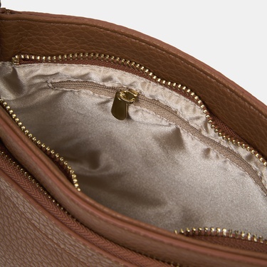  Kadın Taba Dokulu Fermuar Detaylı Postacı Çantası