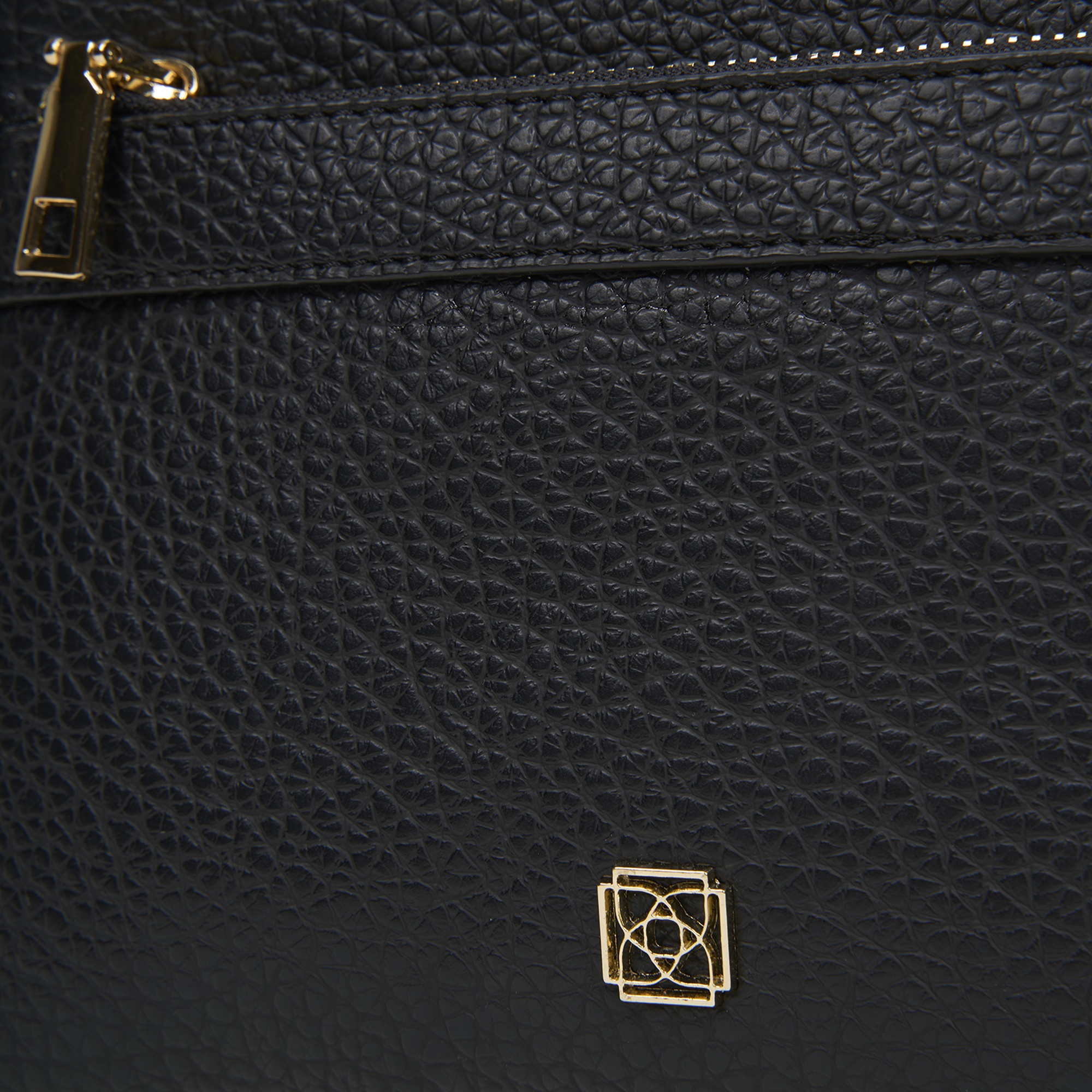 Kadın Siyah Dokulu Fermuar Detaylı Postacı Çantası