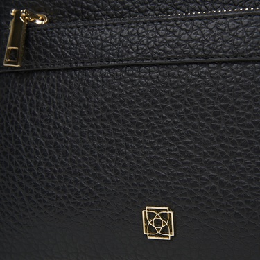  Kadın Siyah Dokulu Fermuar Detaylı Postacı Çantası